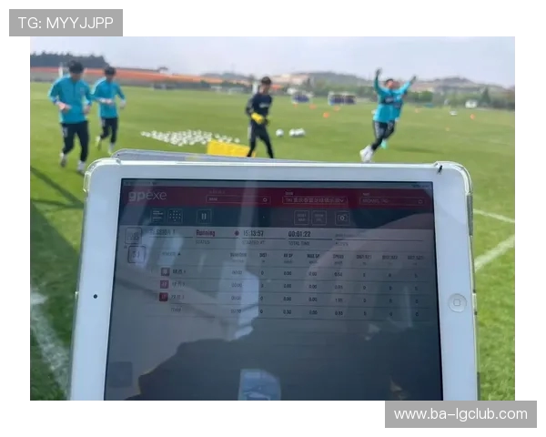 足球早训全攻略 提升技巧与体能的科学训练方法分享