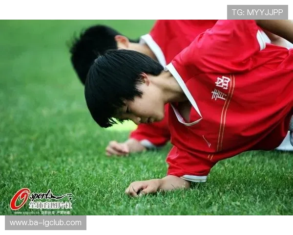 阿狸携手足球梦想探索球场魅力打造全新体育文化体验